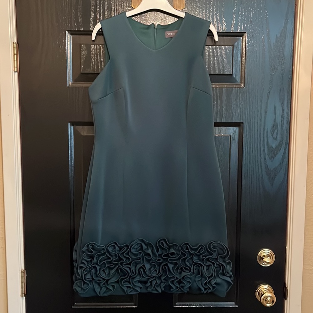 NWOT Cupcake Hem Scuba Sheath Dress